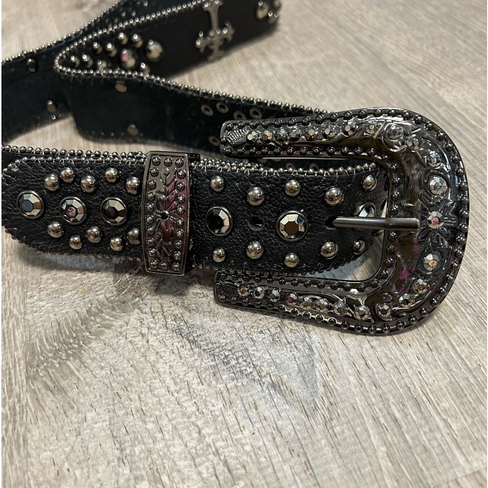 Black Leatyer Western Belt with Black Rhinesyones. Size small